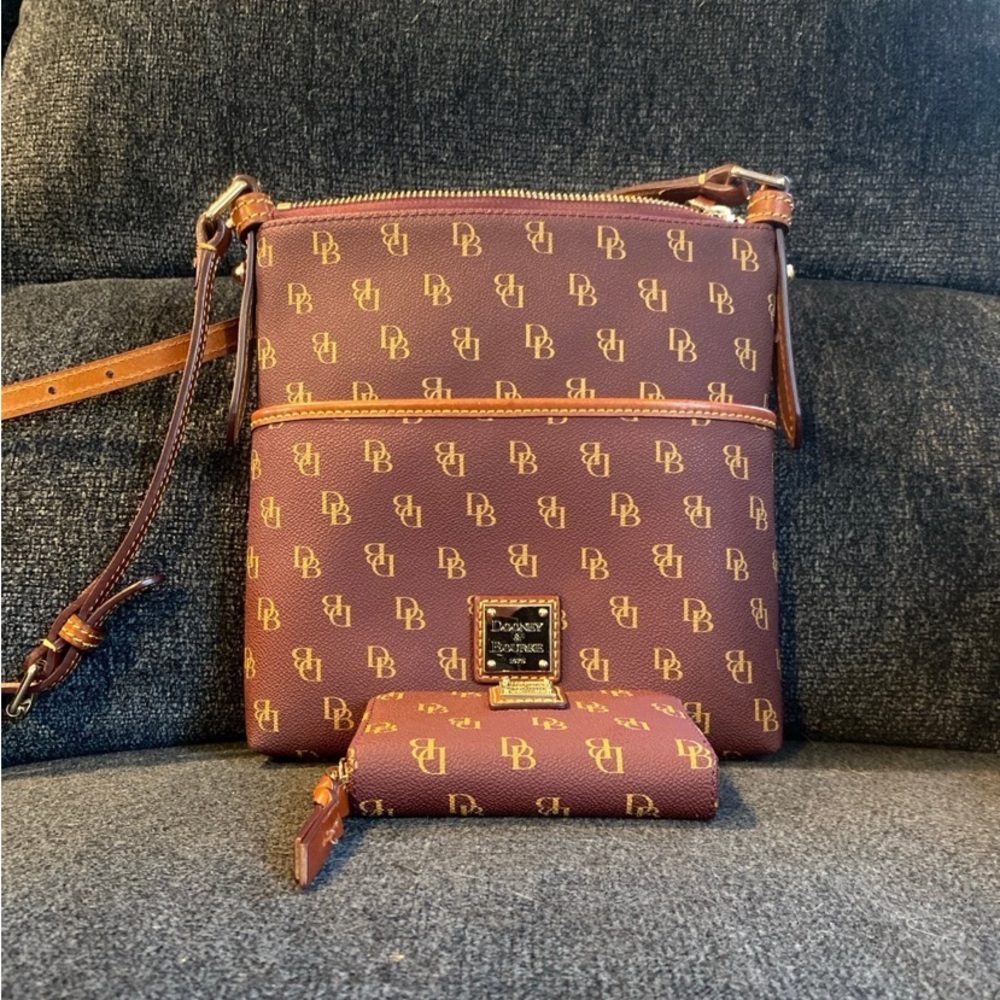 Like New Dooney and Bourke Matching Crossbody and Mini Card Wallet